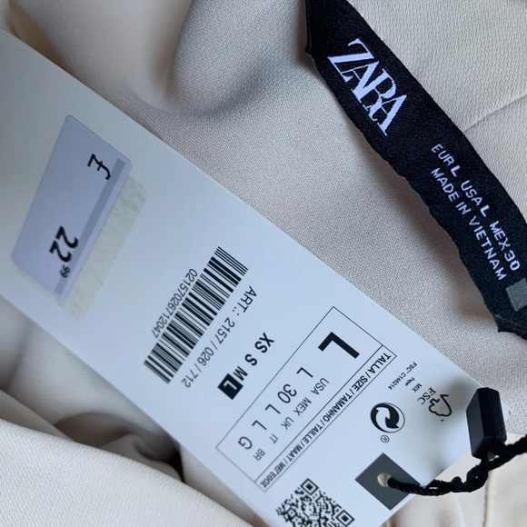 ZARA  Cowl Neck Deep Plunge Blouse 
Labelled size Large
Sleeveless - Picture 9 of 9